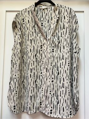 Monday Fun Gladis V Neck Sleeveless Blouse